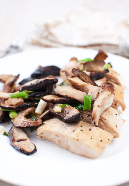 Marsala de pollo con hongos shiitake — Foto de Stock