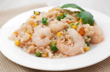 karides pilav pilav ve sebze ile