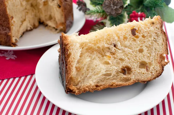 Pedaço de bolo de Natal italiano panettone — Fotografia de Stock