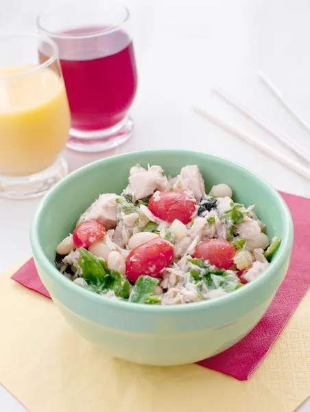 Tuna salad with cannelini beans — Stock Photo, Image