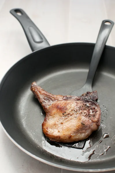 Frying pan with meat piece top view — Stock Photo, Image