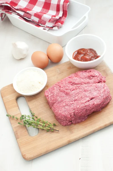 Ingredients for making meatloaf — Stock Photo, Image