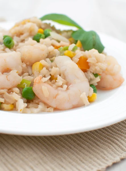 Shrimps with rice and vegetables — Stock Photo, Image