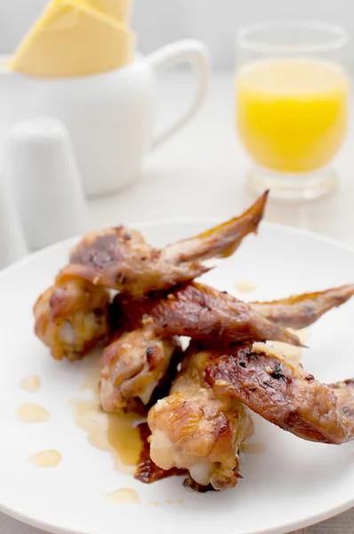 Restaurang kycklingvingar — Stockfoto
