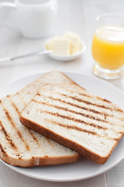 Rostat bröd till frukost — Stockfoto