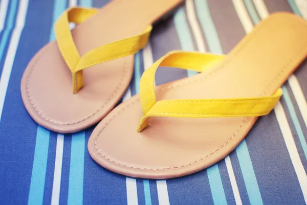 Sarı flip flop — Stok fotoğraf