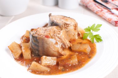 domates ve Patates Stew Balık uskumru