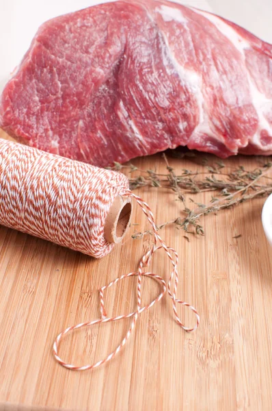 Piece of raw meat and twine — Stock Photo, Image