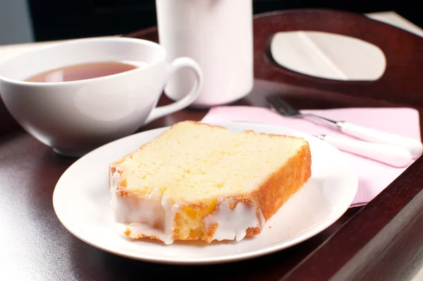 Sponge cake with lemon flavor frosting — Stock Photo, Image