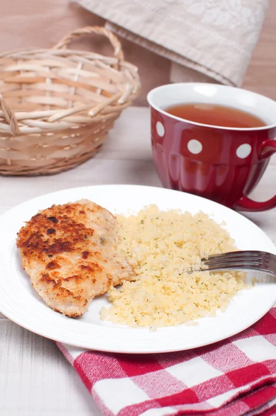 Kip schnitzels met paneermeel en kaas — Stockfoto