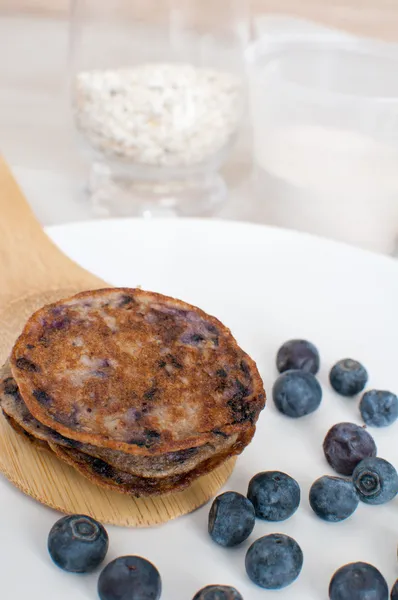 Crêpes de blé entier à base d'avoine et de bleuets — Photo