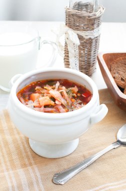 kırmızı lahana, pancar ve patates çorbası