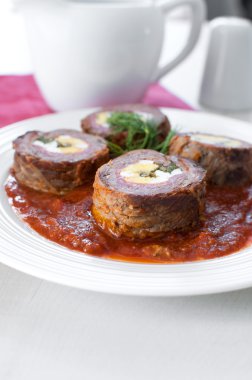 et ve yumurta, domates soslu