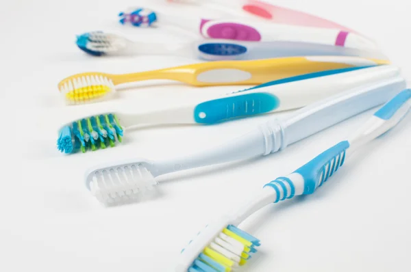 Plusieurs brosses à dents multicolores différentes — Photo