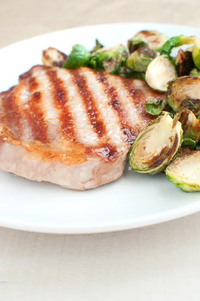 Grilled pork and brussels sprouts — Stock Photo, Image