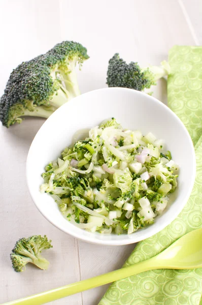 Rå broccoli, gurka, sallad — Stockfoto