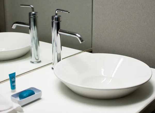 Modern faucet and sink — Stock Photo, Image