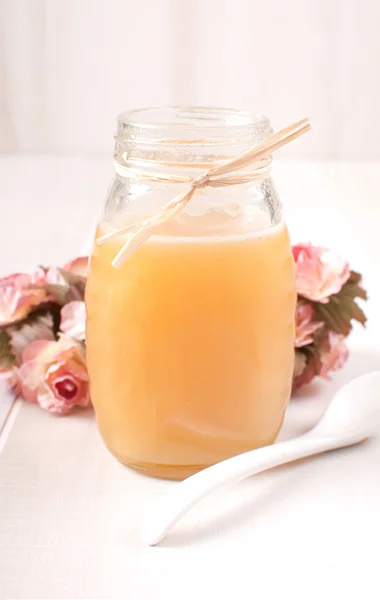 Jar with flower honey — Stock Photo, Image