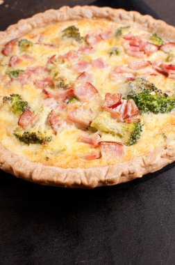 brokoli, jambon ve peynir kiş