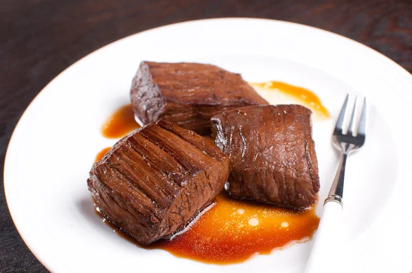 Kousky hovězí bok steak — Stock fotografie