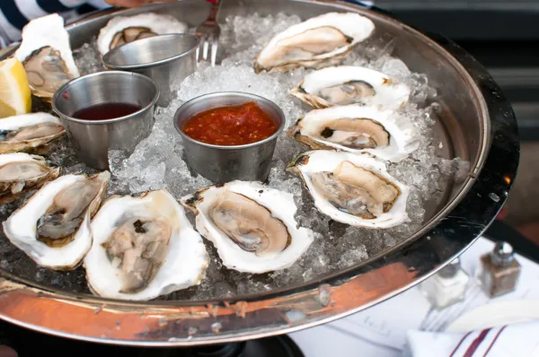 Oysters served raw with sauces — Stock Photo, Image