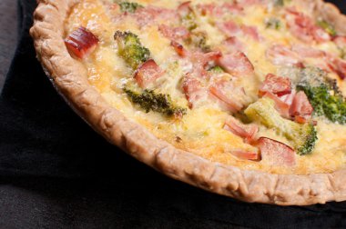jambon ile peynir ve yumurta kiş