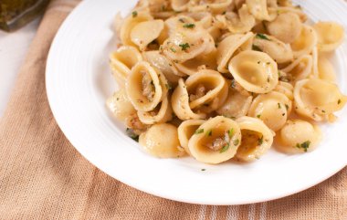 Kepekli orecchiette makarna ile ceviz
