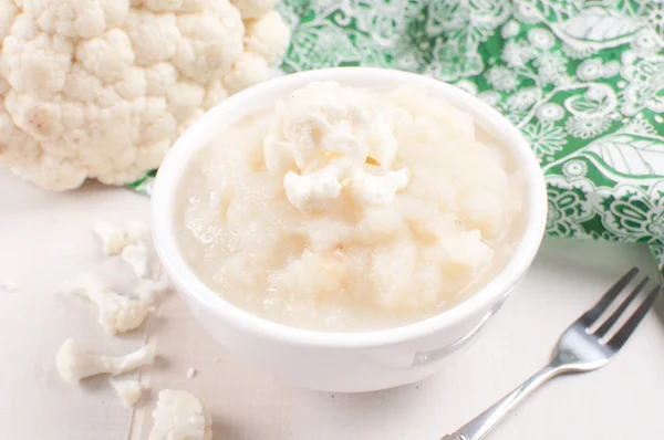 Puré de coliflor en tazón —  Fotos de Stock