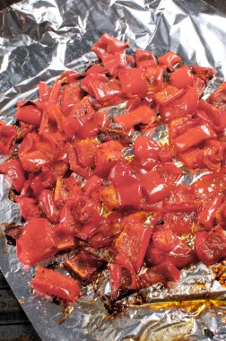 fırında kavrulmuş kuşbaşı tatlı biber