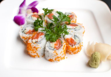 Somon salatalık maki rulo