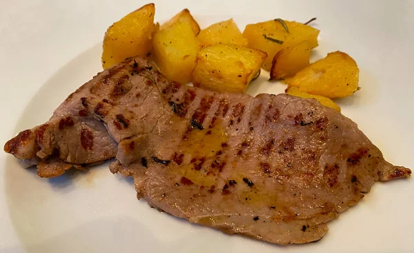 Patatesli dana pastırması. (Paillard di vitello con patate).