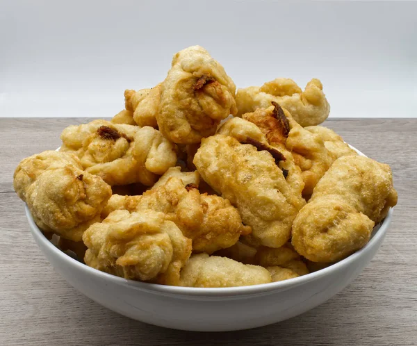 Traditionele Italiaanse Crispeddi Calabresi Gefrituurde Gezouten Donuts Met Stukjes Ansjovis — Stockfoto