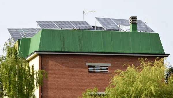 Paneles Solares Para Producción Energía Eléctrica Renovable Los Techos — Foto de Stock