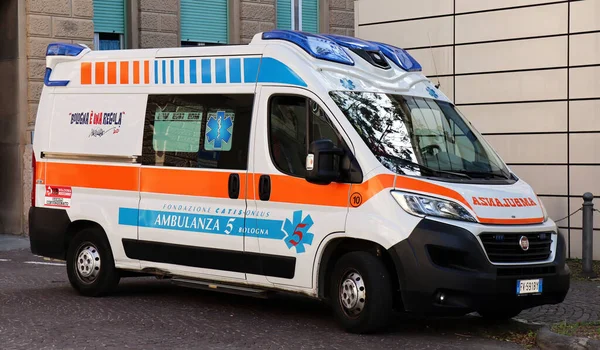 Bolonya Talya Nisan 2022 Ambulans Beklemede 118 Bolonya Soccorso 118 — Stok fotoğraf