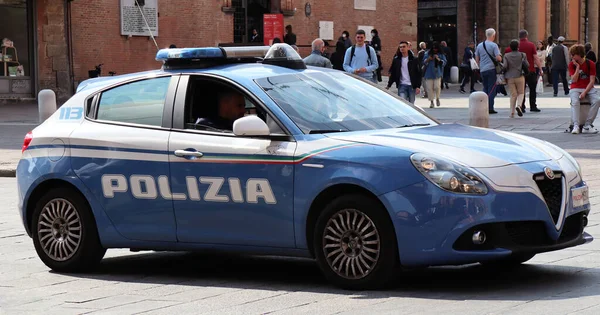Bolonha Itália Abril 2022 Carro Polícia Italiano Polizia Italiana Mantendo — Fotografia de Stock