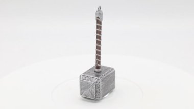 Thor 'un çekici, gök gürültüsü tanrısı, beyaz ekran üzerinde yalıtılmış. 