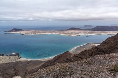 Mirador del Rio 'dan Isola la Graciosa manzarası. Lanzarote. Kanarya Adaları, İspanya