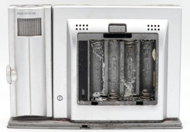 Elektronik cihazın batarya bölümünde oksit aşınması 