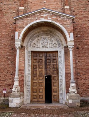 Nonantola Manastırı 'nın ana girişi, Abbazia di Nonantola. Modena, İtalya