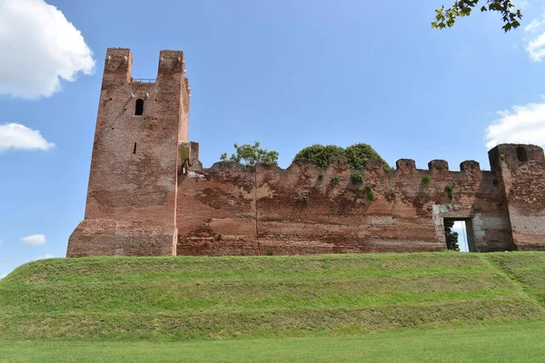 要塞化された中世の町Castelfranco Veneto の壁の眺め パドヴァ イタリア — ストック写真