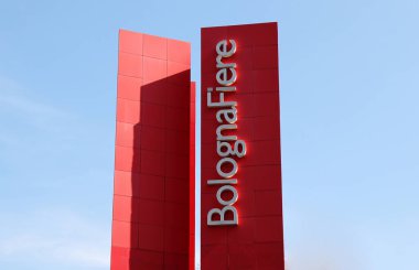 Bolonya - İtalya - 19 Mart 2022: Bologna 'nın Fiera Bölgesi. Bologna Fiera sokak tabelası. Bolonya, İtalya