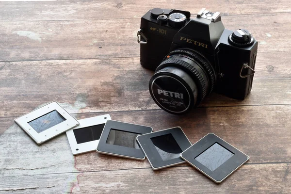 Vintage Petri Camera Slides Wooden Background Retro Style Technology — Stockfoto