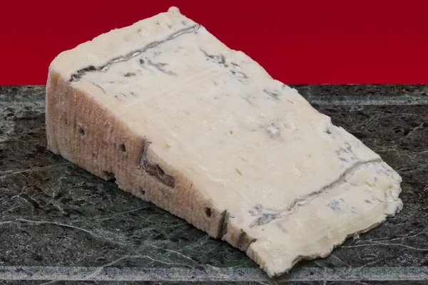 Slice Italian Gorgonzola Cheese Isolated Green Marble Table — ストック写真