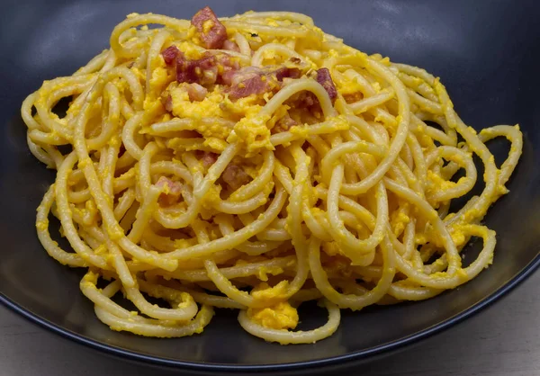 Hagyományos Olasz Spagetti Alla Carbonara Közelkép — Stock Fotó