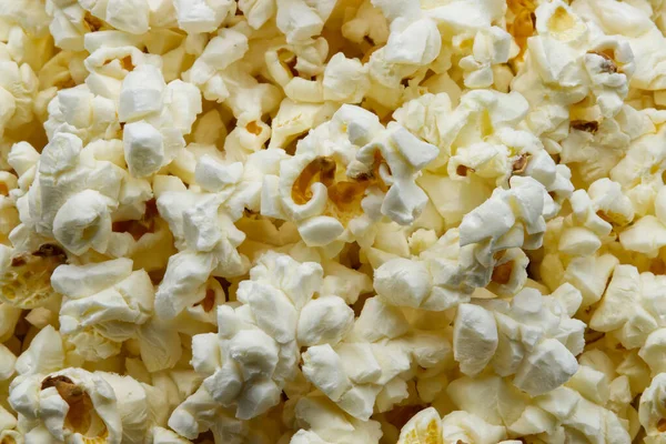 Schaal Van Verse Smakelijke Popcorn Achtergrond Sluiten — Stockfoto