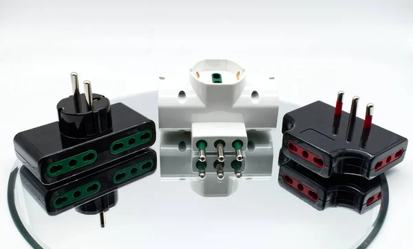 Adaptadores Tomada Elétrica Dispositivos Conexão Energia Doméstica Isolados Branco — Fotografia de Stock