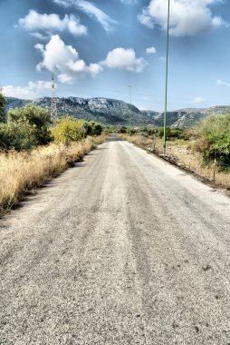 Sicilyalı köy yolunda
