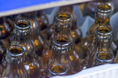 boş bira şişeleri