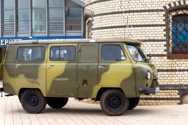 Doğu Almanya 'dan eski bir minibüs.