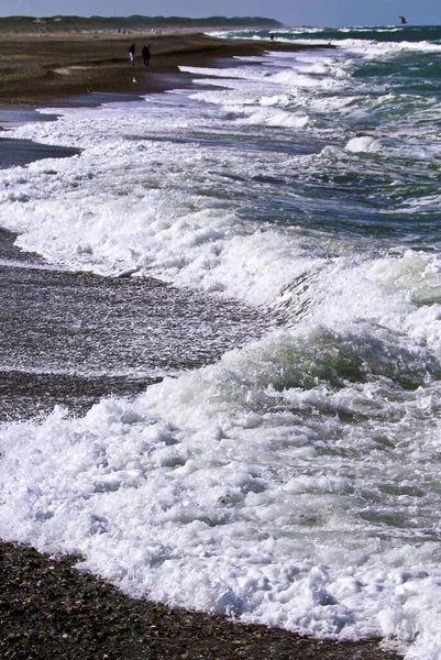 Kuzey Denizi Kıyılarında Dalgalar — Stok fotoğraf
